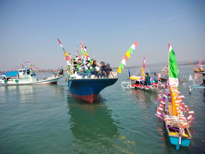 Ketgam : Semarak Festival Perairan Baubau yang berlangsung 26-29 Oktober 2023 dimeriahkan dengan lomba perahu hias . (FOTO ISTIMEWA)