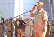 Pj Gubernur Sultra Sampaikan Tujuh Arahan Presiden Pj Gubernur Sultra, Andap Budhi Revianto kembali memimpin apel gabungan ASN Lingkup Pemprov Sultra yang dipusatkan di Halaman Kantor Gubernur Sultra, Senin 6 November 2023.