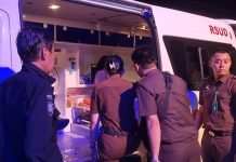 Kejaksaan Bantarkan Penahanan Dua Tersangka Dugaan Korupsi Bandara Kargo di Busel Ketgam : Tim penyidik Kejaksaan Buton membawa tersangka ke RSUD Buton untuk mendapat perawatan medis.