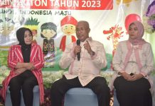 Peringatan Hari Anak Nasional di Buton Resmi Ditutup Sekda Buton Asnawi Jamaludin, Ketua TP PKK Buton,Ketua DWP Buton ketika penutupan Peringatan Hari Anak Nasional Tingkat Kabupaten Buton. (FOTO : Istimewa)