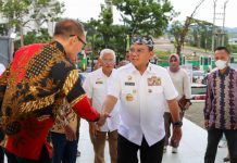 Jelang Malam Natal, Pj Gubernur Sultra Kunjungi Tiga Gereja di Kendari Ketgam : Jelang Malam Natal, Pj Gubernur Sultra Kunjungi Tiga Gereja di Kendari