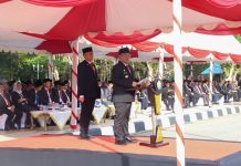 Pj Gubernur Sultra: Kobarkan Bela Negara Untuk Indonesia Maju Pj Gubernur Sulawesi Tenggara (Sultra) Andap Budhi Revianto bertindak selaku Inspektur Upacara Peringatan Hari Bela Negara ke-75 di lapangan Kantor Gubernur Sultra, Selasa 19 Desember 2023.