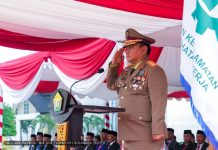 Pj. Gubernur Sultra Tekankan Tiga Atensi Ketenagakerjaan Pj Gubernur, Andap Budhi Revianto menjadi Inspektur Upacara (Irup) pada peringkatan bulan Keselamatan dan Kesehatan Kerja (K3) Nasional di halaman Kantor Gubernur Sultra, Senin 15 Januari 2024.