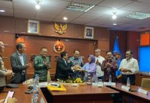 Menkominfo Budi Arie Setiadi Potong Tumpeng HUT ke-78 PWI Suasana HUT ke-78 PWI di Kantor PWI Pusat di Gedung Dewan Pers, Kebon Sirih, Jakarta Pusat. Foto: Ist