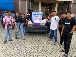 Pemuda Gereja Toraja Kendari Bagi-Bagi Takjil, Wujud Toleransi Antar Umat Beragama