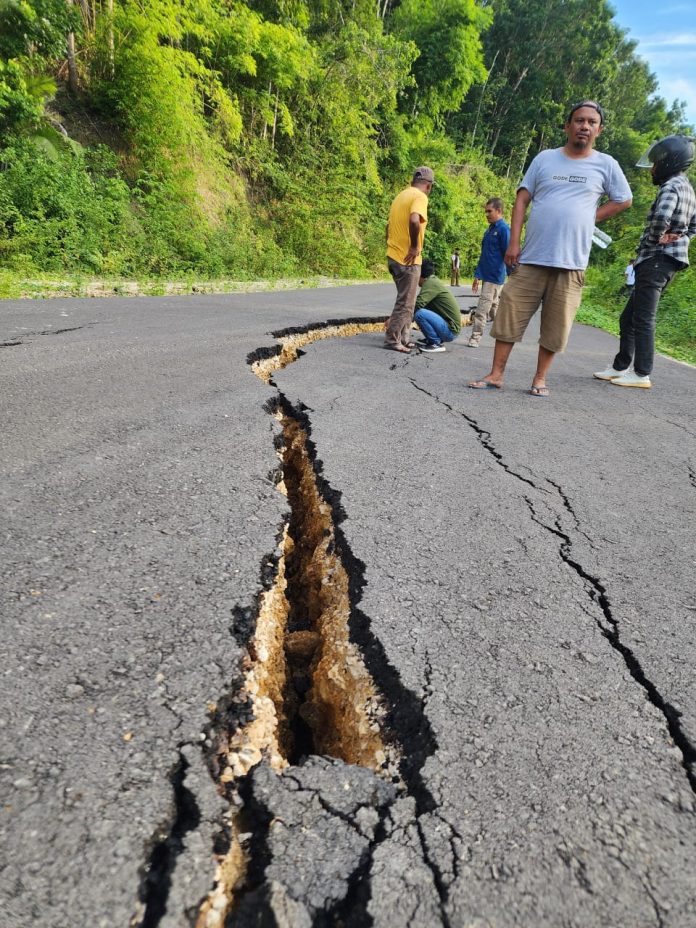 Ketgam : Kondisi salah satu ruas jalan lingkar Baubau yang menghubungkar Kecamatan Sorawolio dan Waborobo. (FOTO ISTIMEWA)