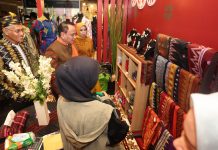 Pj Gubernur : Harmoni Dalam Keberagaman Terlukis pada Setiap Helai Tenun Sultra