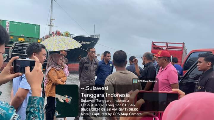 Ketgam : Pemkot Baubau melakukan pengecekan terhadap barang masuk yang melalui pintu gerbang Pelabuhan Murhum Kota Baubau. 