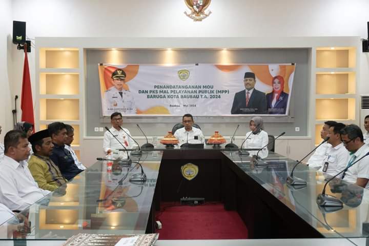 Pj. Wali Kota Baubau, Dr. Rasman Manafi memimpin rapat optimalisasi pelaksanaan Mal Pelayanan Publik (MPP) di Kota Baubau. 