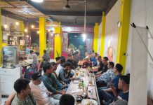 Jurni Dukung Eksistensi Wartawan di Baubau Ketgam : Bakal Calon Gubernur Sultra, Jurni saat dialog bersama sejumlah wartawan di Kota Baubau. (FOTO : Istimewa)