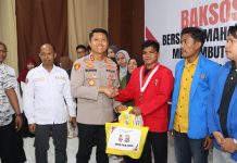 Sambut Ramadan 1446 H, Polres Baubau Bagikan Bansos untuk Mahasiswa dan Warga Kurang Mampu