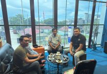 BRI Pastikan Keamanan Dana dan Data Nasabah terkait Pemblokiran Rekening Dormant oleh PPATK Ketgam : Kepala BRI Cabang Baubau, Achmad Haris Fadil (kanan) saat berbincang dengan sejumlah awak media. (Foto : Istimewa)