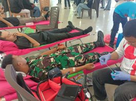 Yonif TP 823/Raja Wakaaka Dukung Aksi Donor Darah Alumni SMANSA 2016 di Baubau