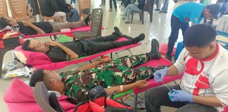 Yonif TP 823/Raja Wakaaka Dukung Aksi Donor Darah Alumni SMANSA 2016 di Baubau