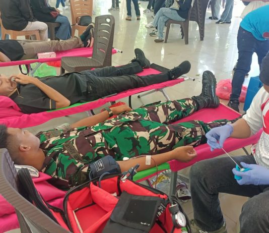 Yonif TP 823/Raja Wakaaka Dukung Aksi Donor Darah Alumni SMANSA 2016 di Baubau