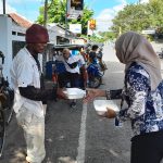 Tebar Kepedulian, Yayasan Rizky Langit dan Rompu Cahaya Butuni Bagikan 800 Paket Makanan