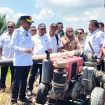 Bupati Buton Utara Serahkan Alsintan dan Pompa Air untuk Dukung Ketahanan Pangan